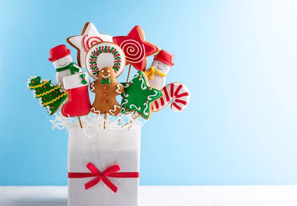 Weihnachts Lebkuchen Auf Stöcken Einer Geschenkbox Weihnachtskonzept Mit Kopierraum — Stockfoto