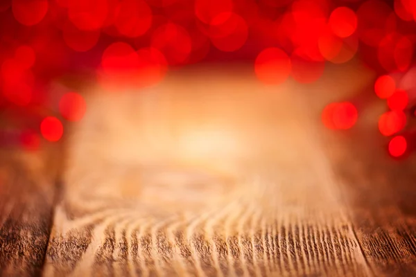 クリスマスやバレンタインの日のための卓上 ぼけボケ背景にフォーカスを持つ空の木製の背景 — ストック写真