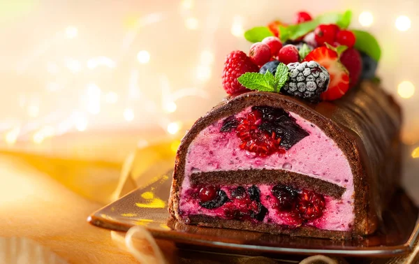 Christmas Chocolate Berries Log Cake — Stock Photo, Image