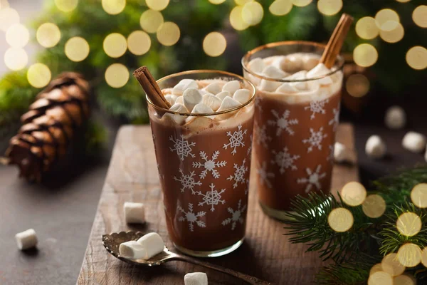 Chocolate Caliente Con Malvaviscos Canela Copas Vidrio Para Navidad —  Fotos de Stock