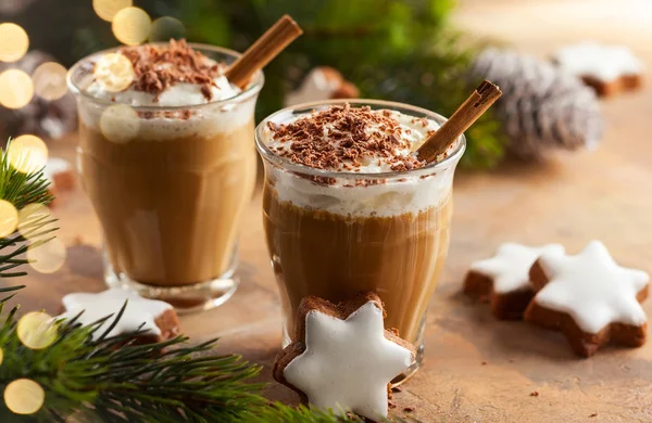 Dos Vasos Batido Café Con Crema Batida Chocolate Especias Invierno —  Fotos de Stock