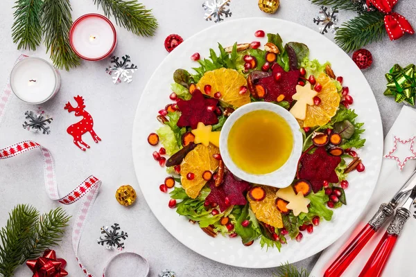 Christmas Wreath Salad Beetroot Apple Oranges Honey Mustard Sauce — Stock Photo, Image