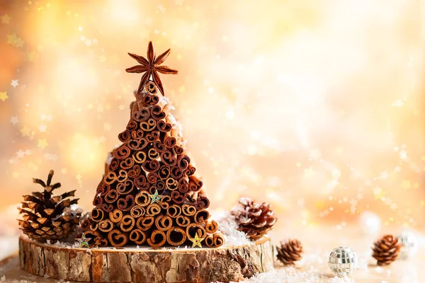 Kerst Concept Handmade Christmas Tree Gemaakt Met Kaneelstokjes Anijs Ster — Stockfoto