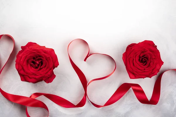 Red Roses Red Ribbon Shape Heart Vintage White Grey Background — Stock Photo, Image