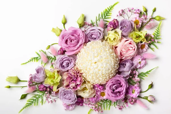 Lindas Flores Fundo Branco Conceito Floral Festivo Com Espaço Limpo — Fotografia de Stock