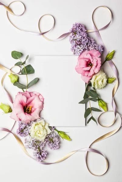 Cartão Convite Festivo Com Bela Borda Floral Fundo Branco Texturizado — Fotografia de Stock