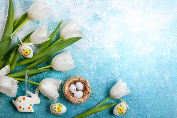 Easter Composition Easter Eggs Nest White Tulips Blue Background Bunch — Stock Photo, Image