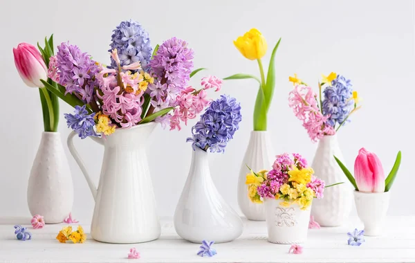 Beautiful spring flowers bouquets — Stock Photo, Image