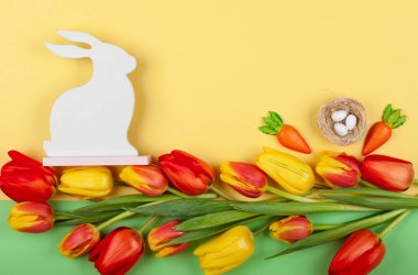 Tatil için güzel kırmızı ve Sarı Lale çiçek.