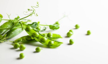 Taze yeşil bezelye bakla ve yeşil bezelye