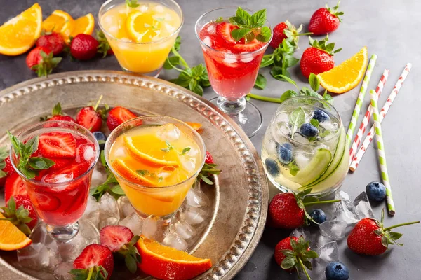 Assortimento estate cocktail analcolici . — Foto Stock