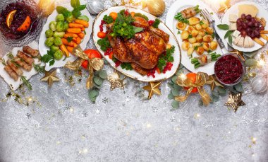  Noel ve yeni yıl akşam yemeği kavramı. Üstten görünüm.