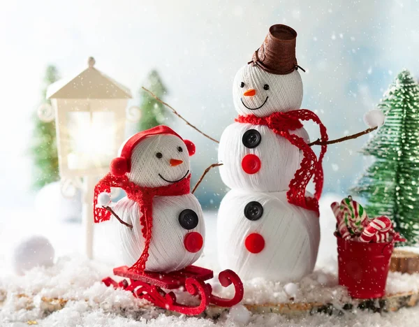 Handgemaakte sneeuwpop — Stockfoto