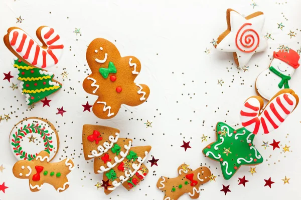 Christmas holiday background with gingerbread cookies flying in — Stock Photo, Image