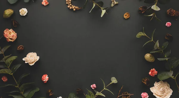 Herbst Winter Konzept Mit Getrockneten Blüten Eukalyptuszweigen Blättern Und Beeren — Stockfoto