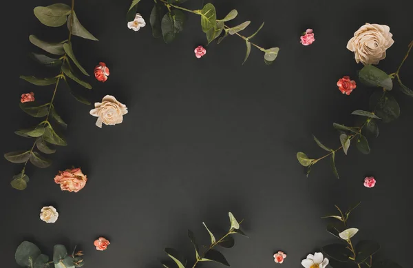 Herbst Winter Konzept Mit Getrockneten Blüten Eukalyptuszweigen Blättern Und Beeren — Stockfoto