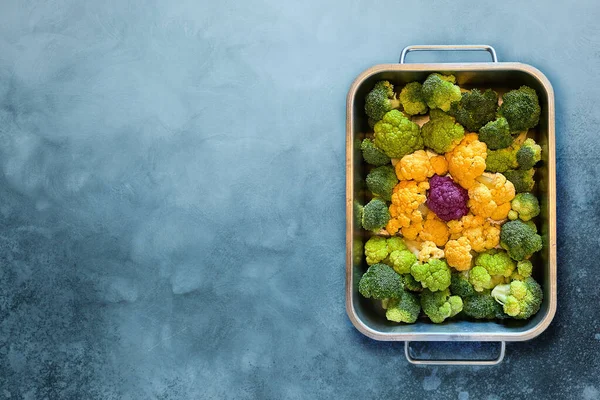 Floretas Couve Flor Coloridas Diferentes Assadeira Antes Cozinhar Gratinado Repolho — Fotografia de Stock