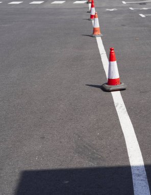 asfalt trafik konisi