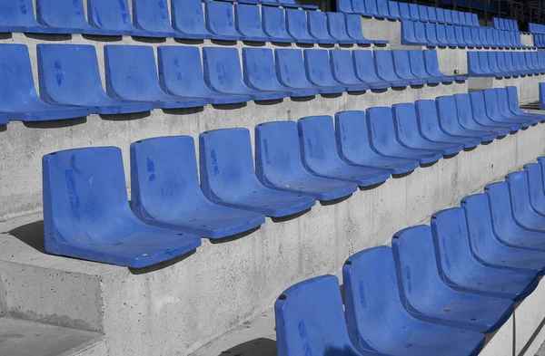 Μπλε Ποδοσφαίρου Καθίσματα Σταδίων — Φωτογραφία Αρχείου