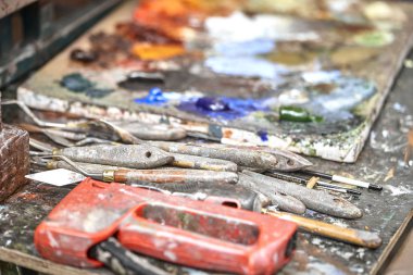 Okuldaki boyalar paleti