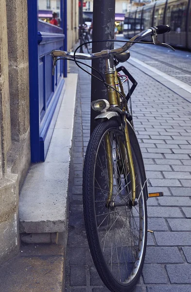 Bicicleta Vieja Estacionada Calle — Foto de Stock