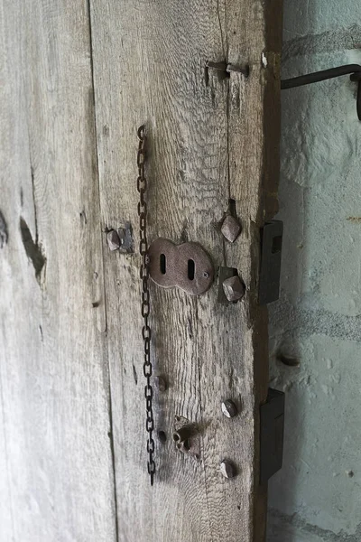 Velho Bloqueio Uma Porta Madeira — Fotografia de Stock