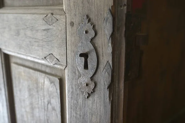 Eski Ahşap Bir Kapı Kilidi — Stok fotoğraf