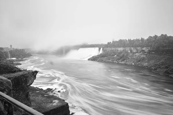 加拿大侧尼亚加拉大的瀑布 — 图库照片