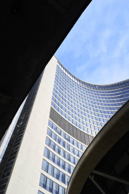 Toronto Belediye Binası aşağıdan