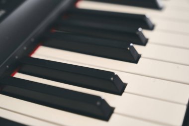 piyano klavyesini kapat