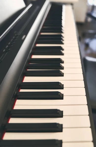 Клавіатура піаніно крупним планом — стокове фото