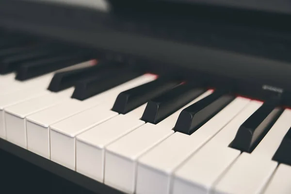 Teclado de piano de cerca — Foto de Stock