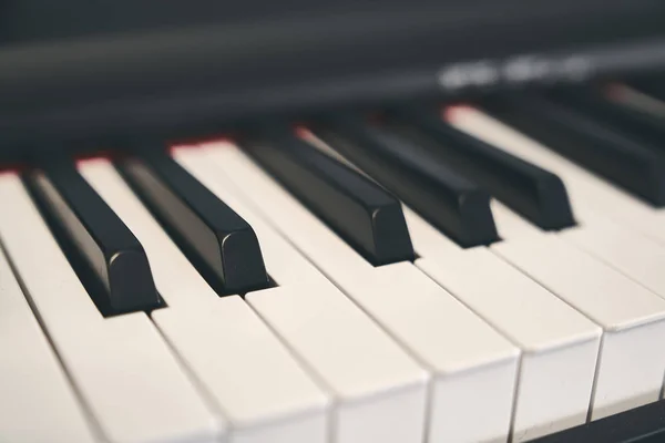 Teclado de piano fechar — Fotografia de Stock