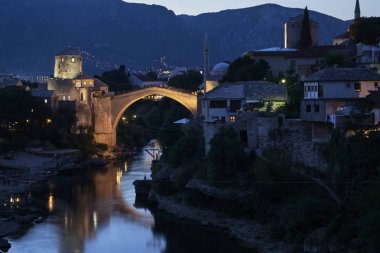 Mostar eski köprüsü. Bosna Hersek