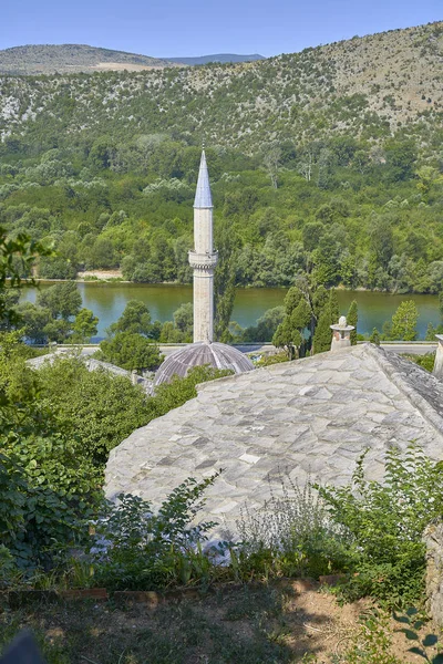 Mešita ve starém městě Pocitelj. Bosna Herzegobina — Stock fotografie