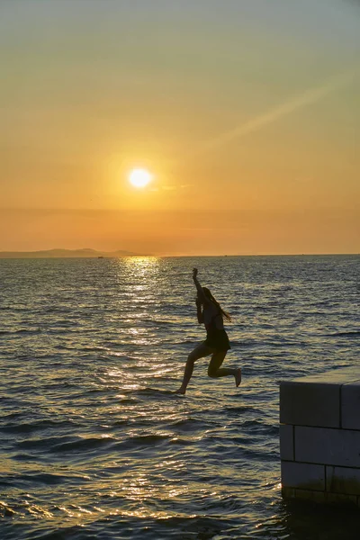 Silhuett i solnedgången i Zadar. Kroatien. Europa — Stockfoto