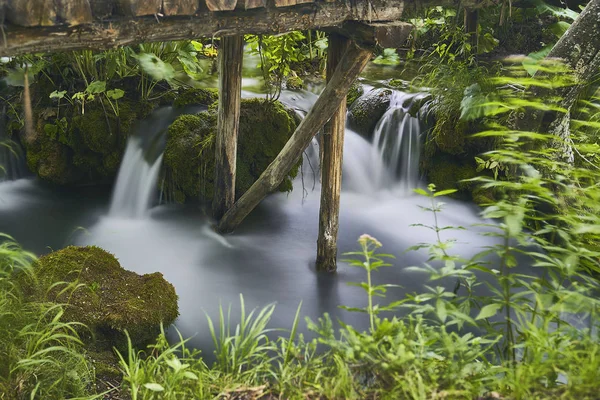 Plivitce Nationalpark in Kroatien. Langzeitbelichtungswasserfall — Stockfoto