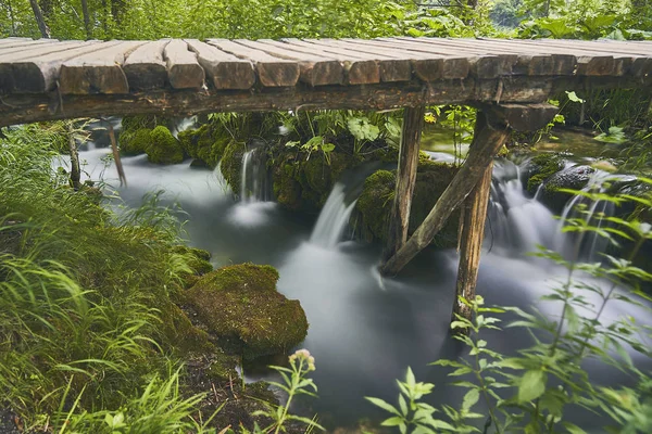 Plivitce Nationalpark in Kroatien. Langzeitbelichtungswasserfall — Stockfoto