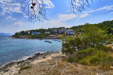 Sutivan bölgesinde Plaj . Brac Adası. Hırvatistan