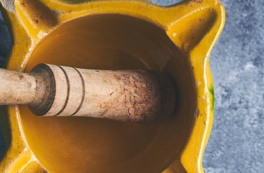 Sarı harç allioli denilen bir sos yapmak için, Katalonya tipik. İspanya