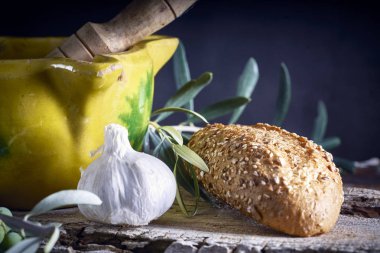 Sarı harç allioli denilen bir sos yapmak için, Katalonya tipik. İspanya.