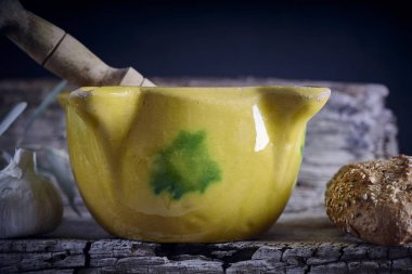 Sarı harç allioli denilen bir sos yapmak için, Katalonya tipik. İspanya.