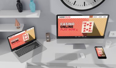 Masaüstü bilgisayarı, ofisin 3D modelleme masasının üzerinde. 3D illüstrasyon. Kumarhane online konsepti.