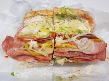 sandviç et, biber, marul ve ekmek ile