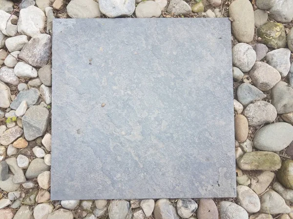 Azulejo cuadrado gris y piedras y rocas —  Fotos de Stock