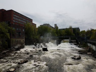 Sherbrooke, Kanada nehirde şelale ve akıntılar