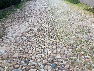 Arnavut kaldırımlı veya taş yol veya sokak veya yol
