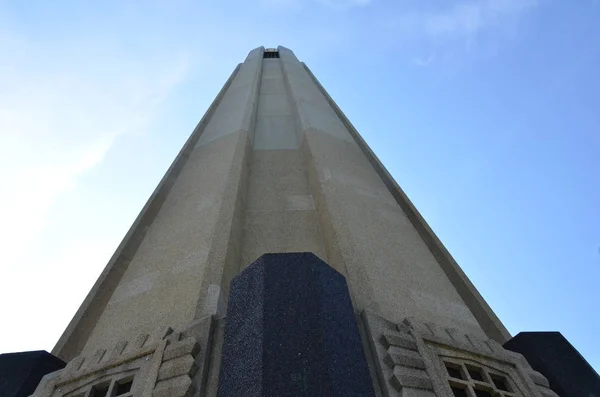 Magas toronyszerkezet vagy épület Edison, New Jersey — Stock Fotó