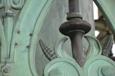 kavisli bakır metal detayYakın