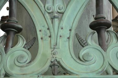 kavisli bakır metal detayYakın